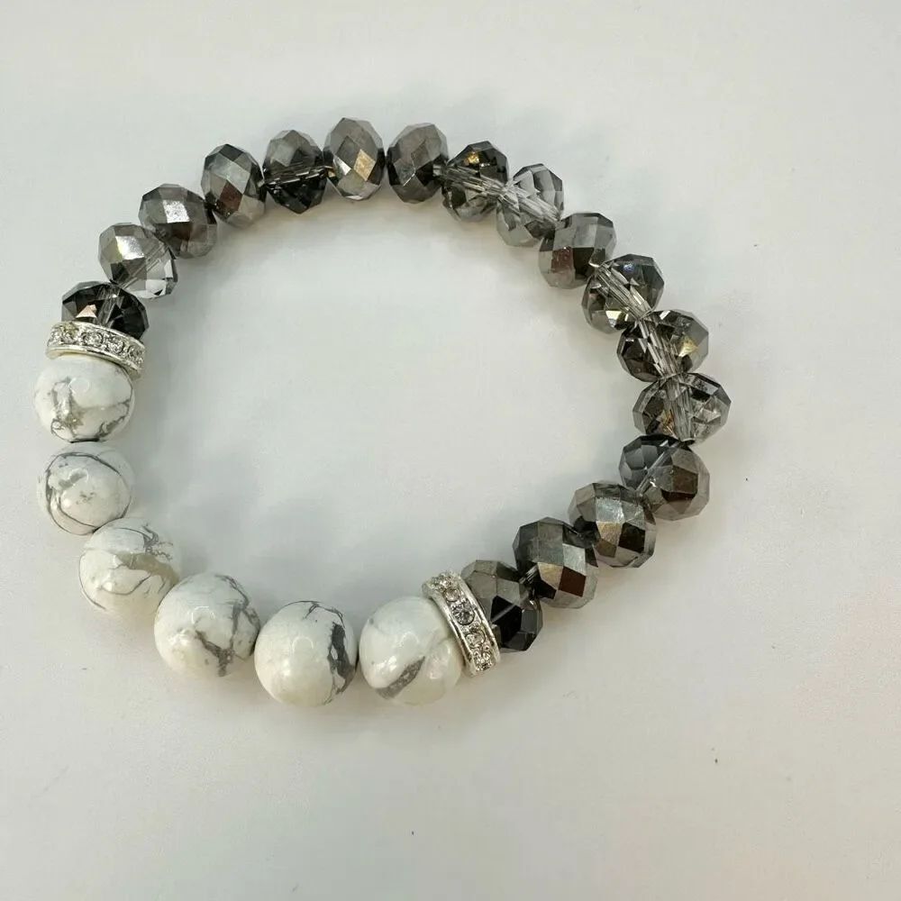 Howlite and crystal stretchy bracelet